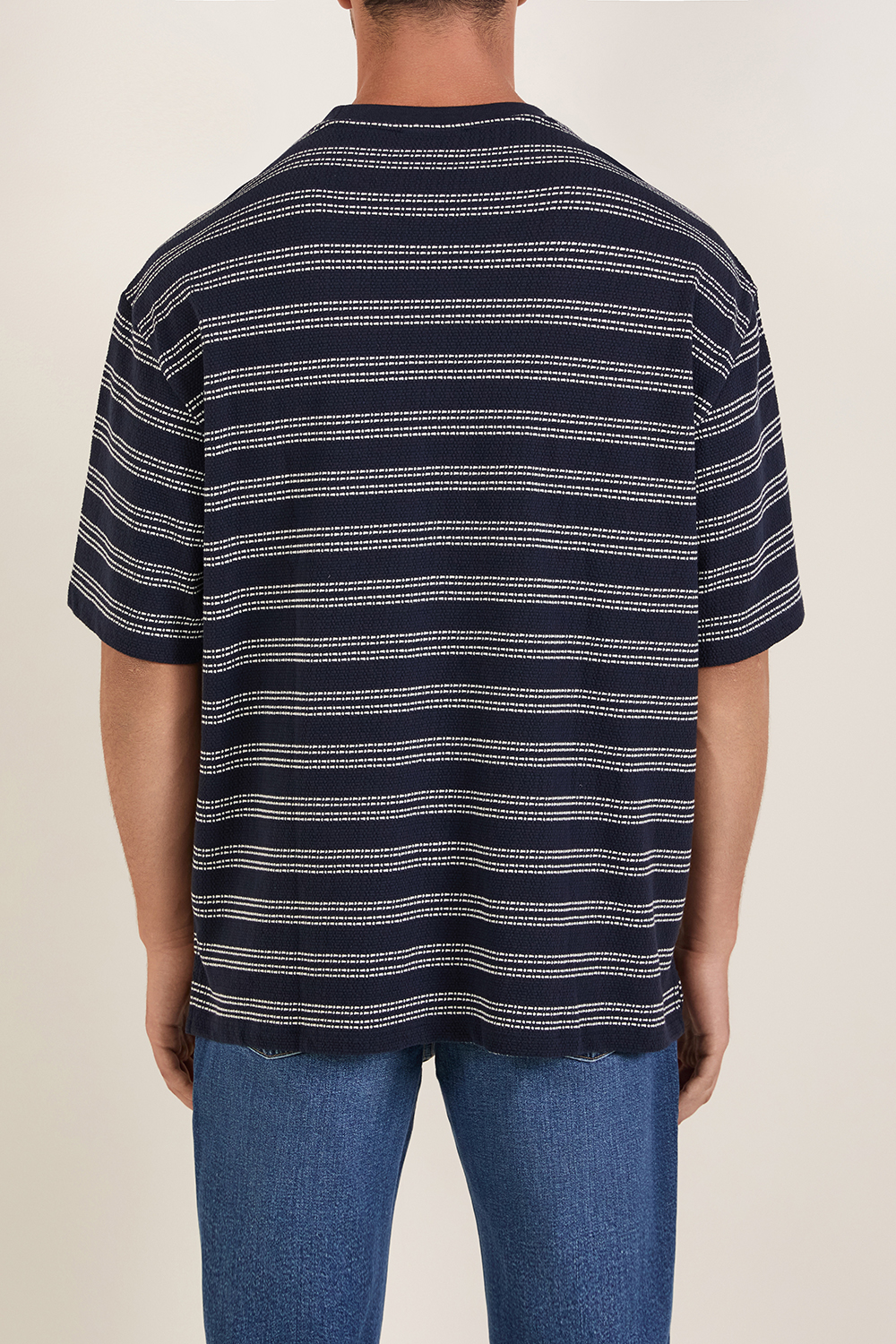 תמונת דוגמן אחורית של חולצת טי