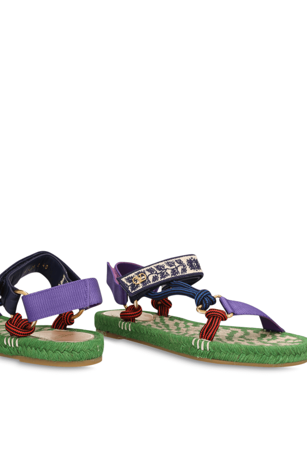 תמונת תקריב של סנדלי אספדריל