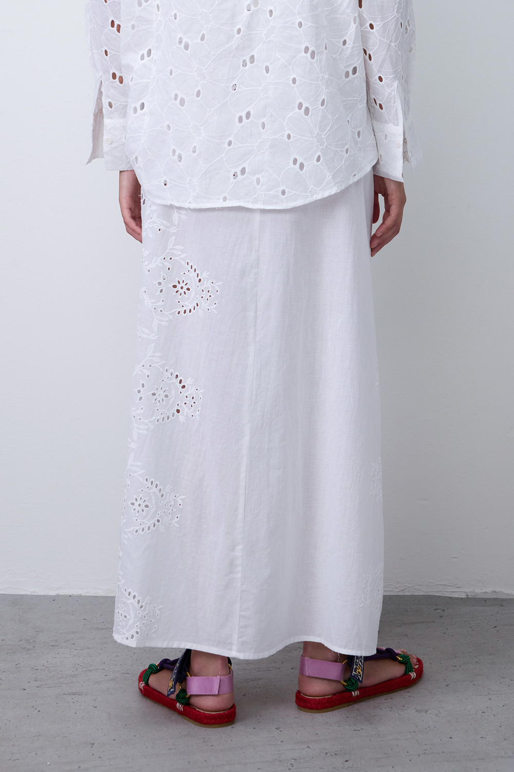 תמונת דוגמן אחורית של חצאית מעטפת