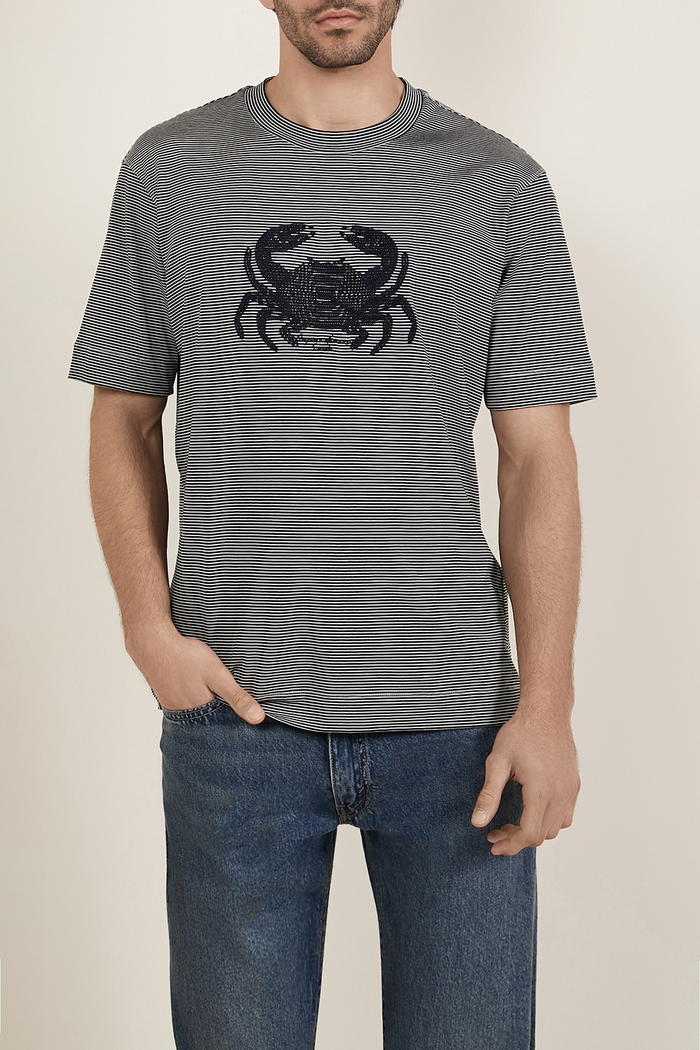 תמונת דוגמן קידמית של חולצת טי