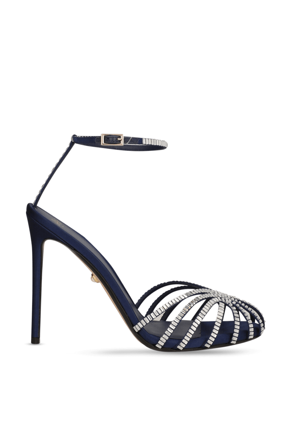 תמונה קידמית של סנדלי עקב