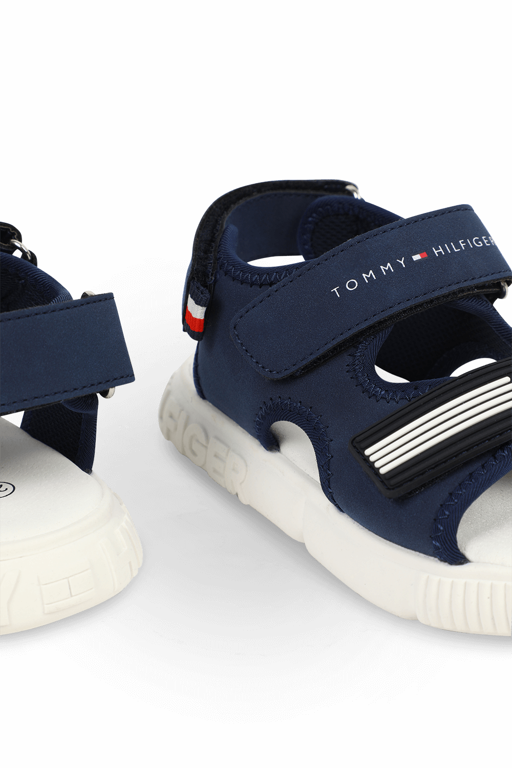 תמונת תקריב של מידות 28-34 סנדלי שורש כחולים