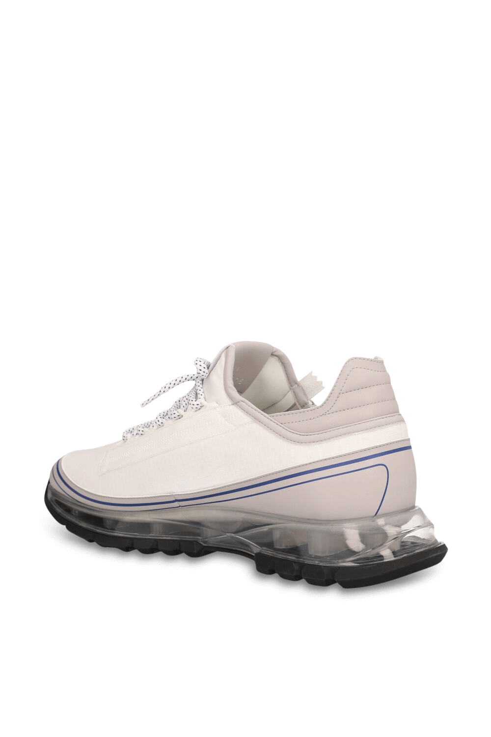 תמונה אחורית של נעלי סניקרס