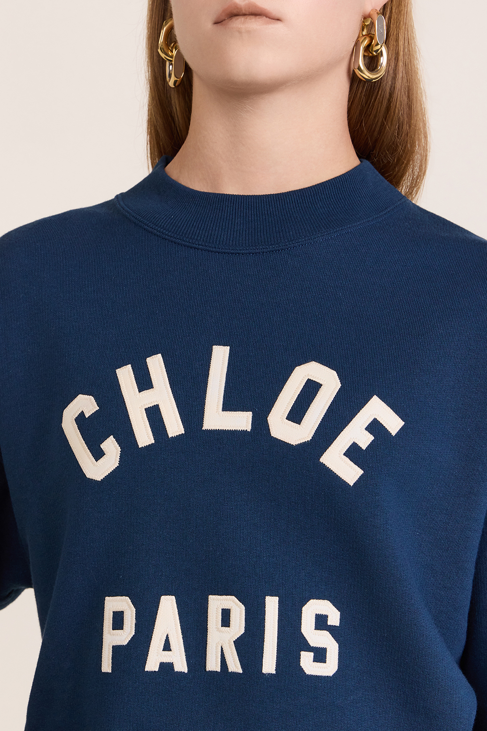 תמונת תקריב דוגמן של סוודר