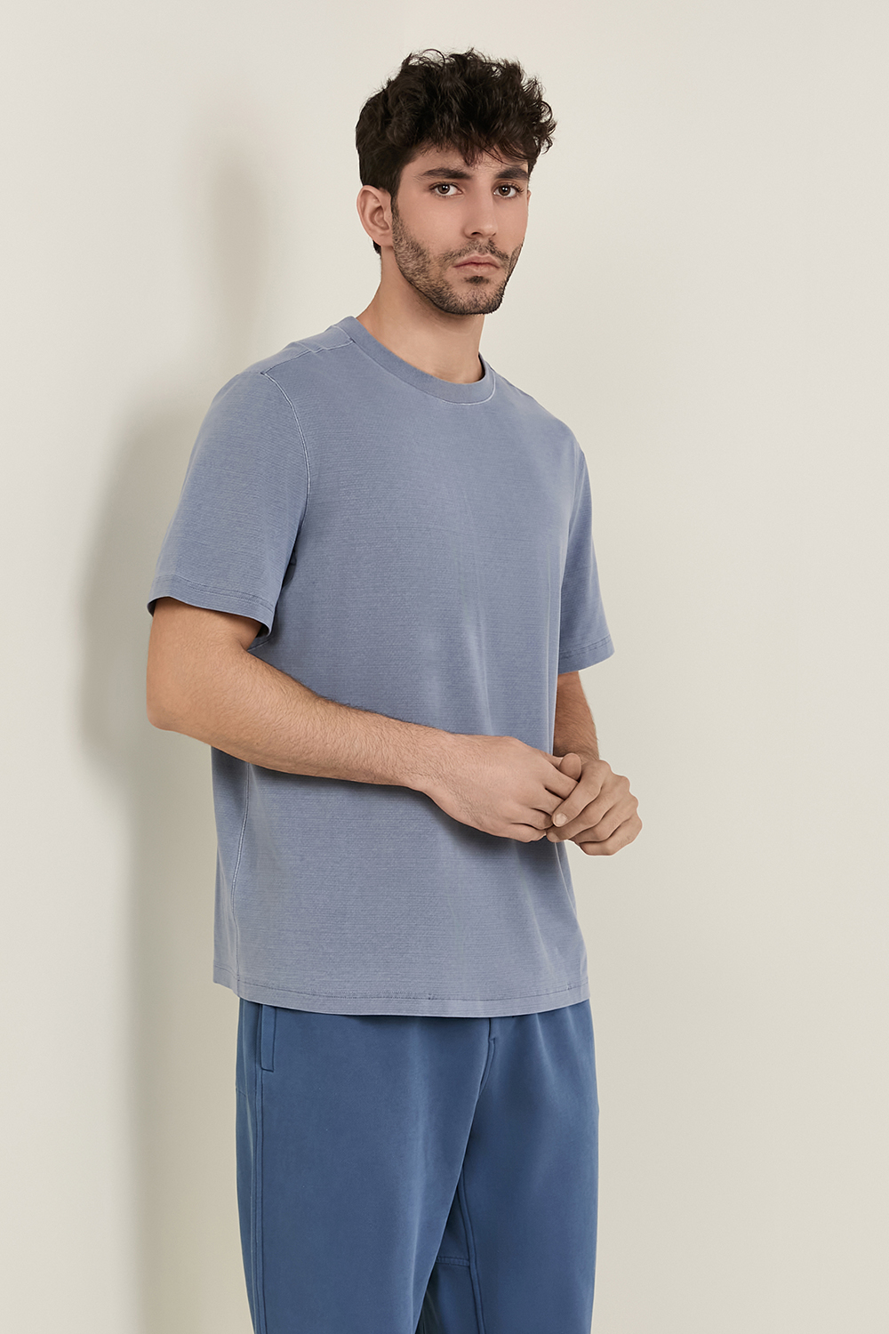 תמונת דוגמן קידמית של Relaxed-Fit Workout Short-Sleeve Wash