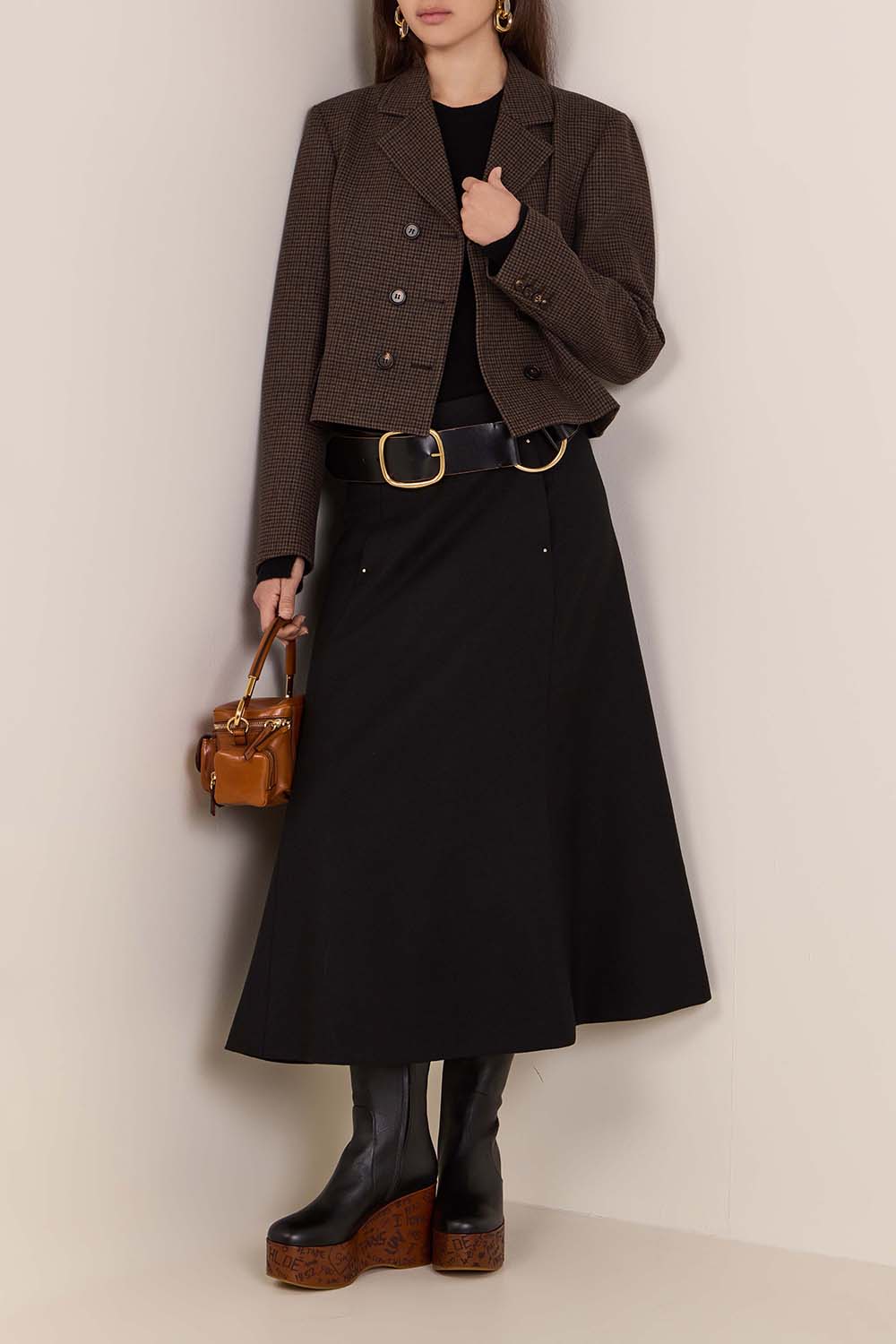 תמונת דוגמן קידמית של מגפוני פלטפורמה