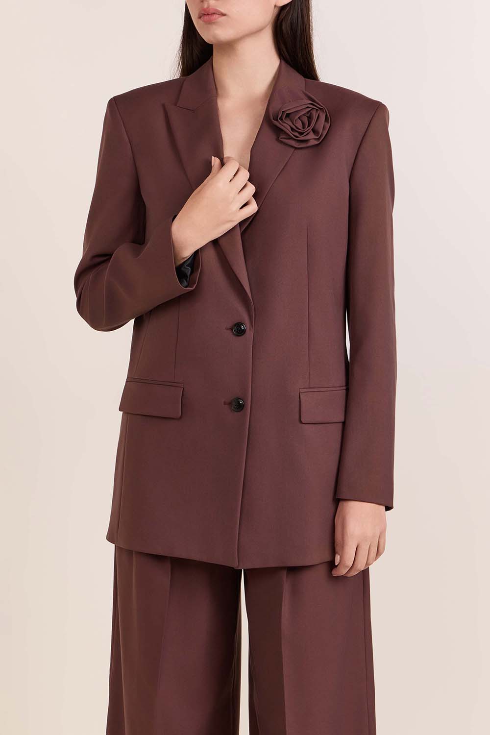 תמונת דוגמן קידמית של בלייזר מחוייט