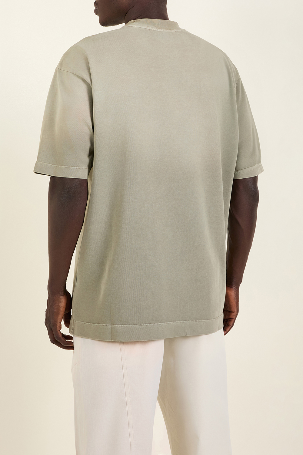 תמונת דוגמן אחורית של חולצת טי