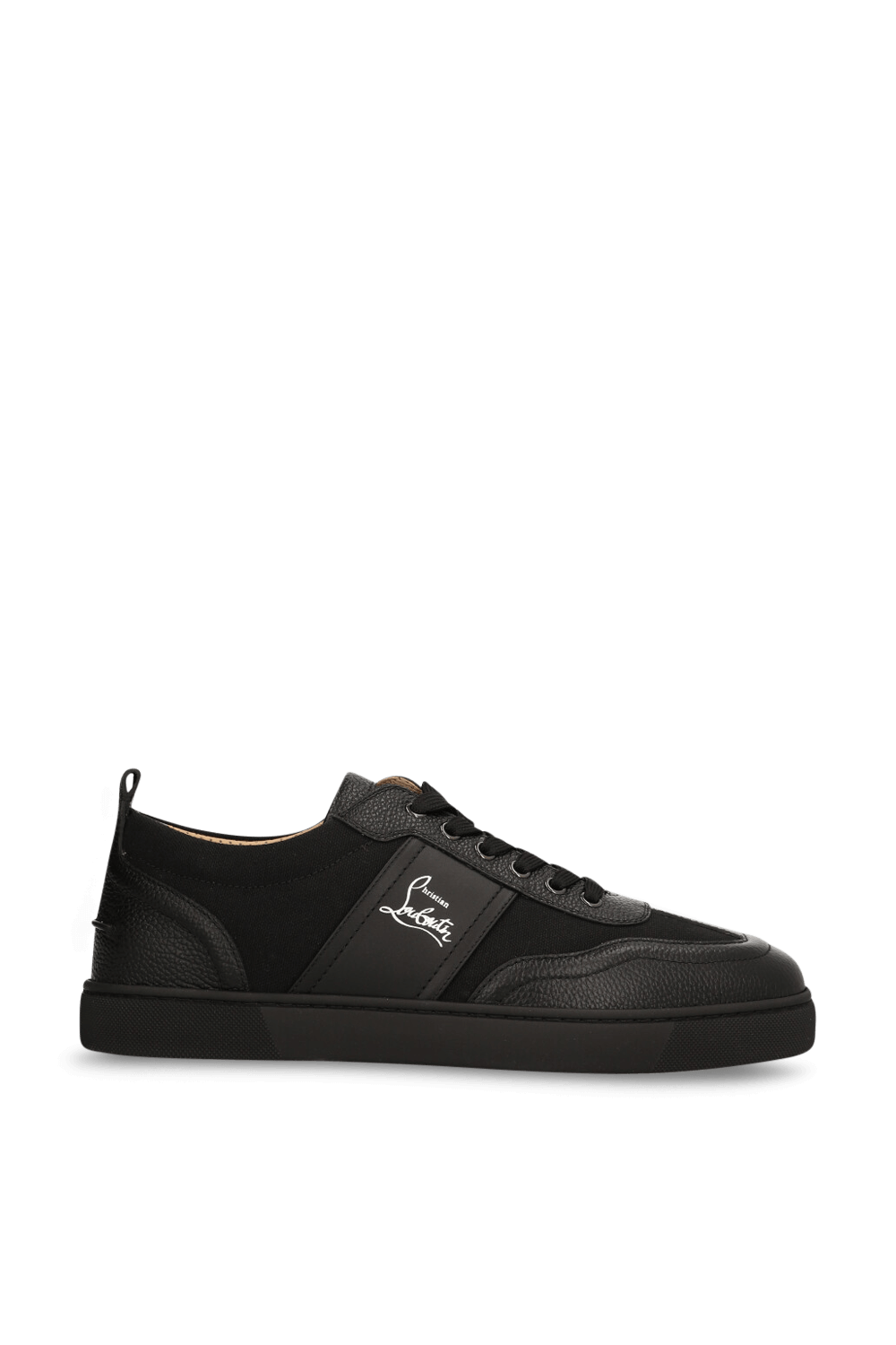 תמונה קידמית של נעלי סניקרס