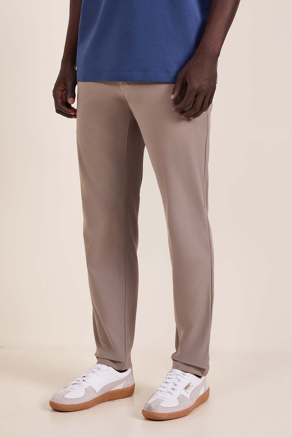 תמונת דוגמן קידמית של ABC Slim-Fit Trouser 32L *Warpstreme