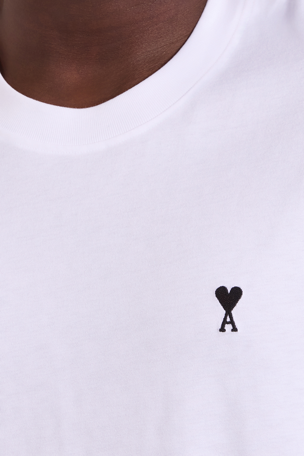 תמונת תקריב דוגמן של חולצת טי