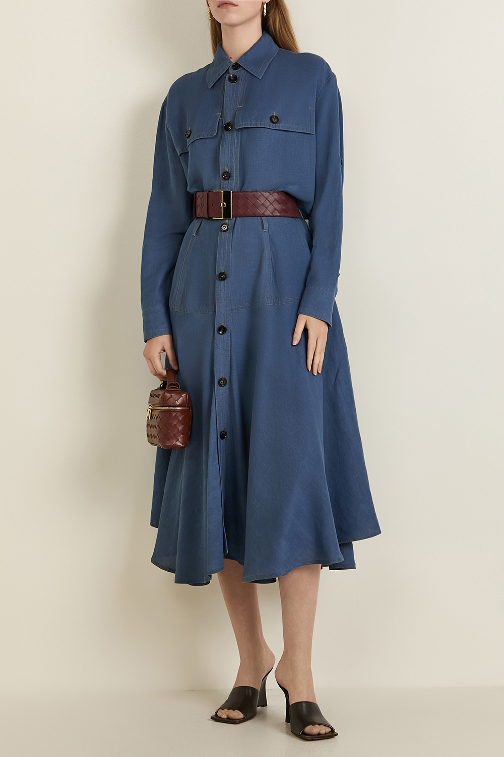 תמונת דוגמן קידמית של חגורת עור קלועה