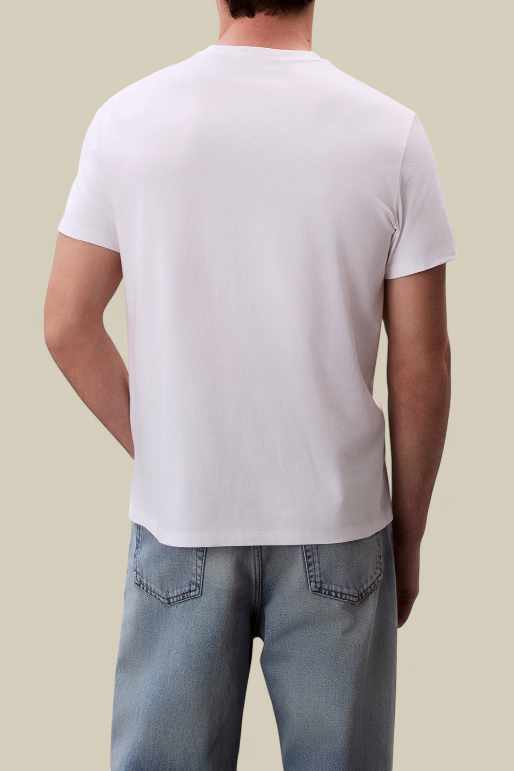 תמונת דוגמן אחורית של חולצת טי