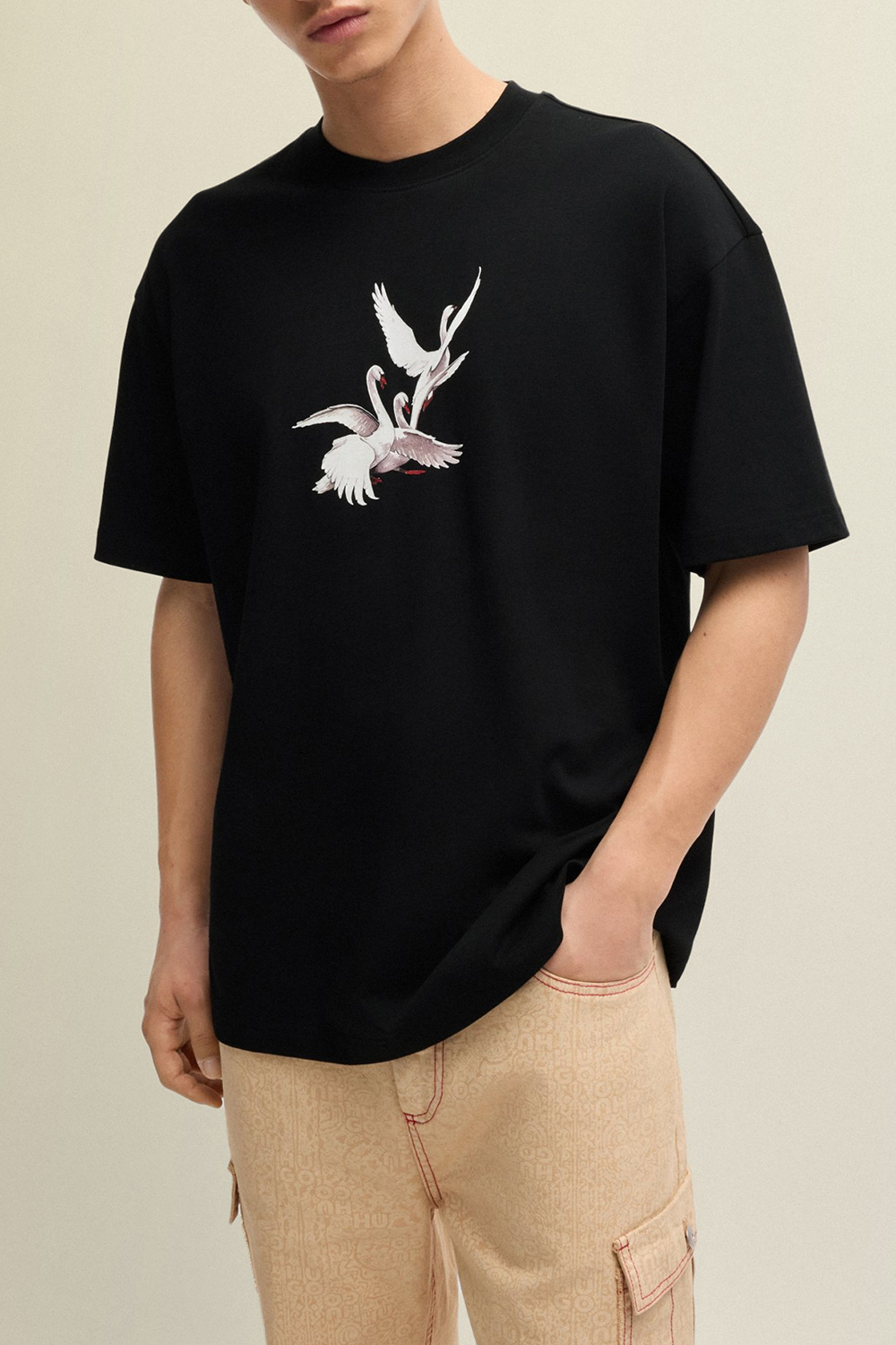 תמונת דוגמן קידמית של הוגו X לה בנג'מינס חולצת טי אוברסייז