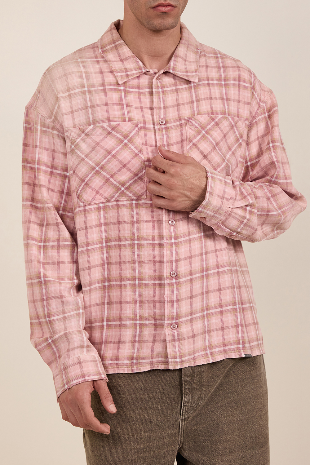 תמונת דוגמן קידמית של חולצת כפתורים פלאנל