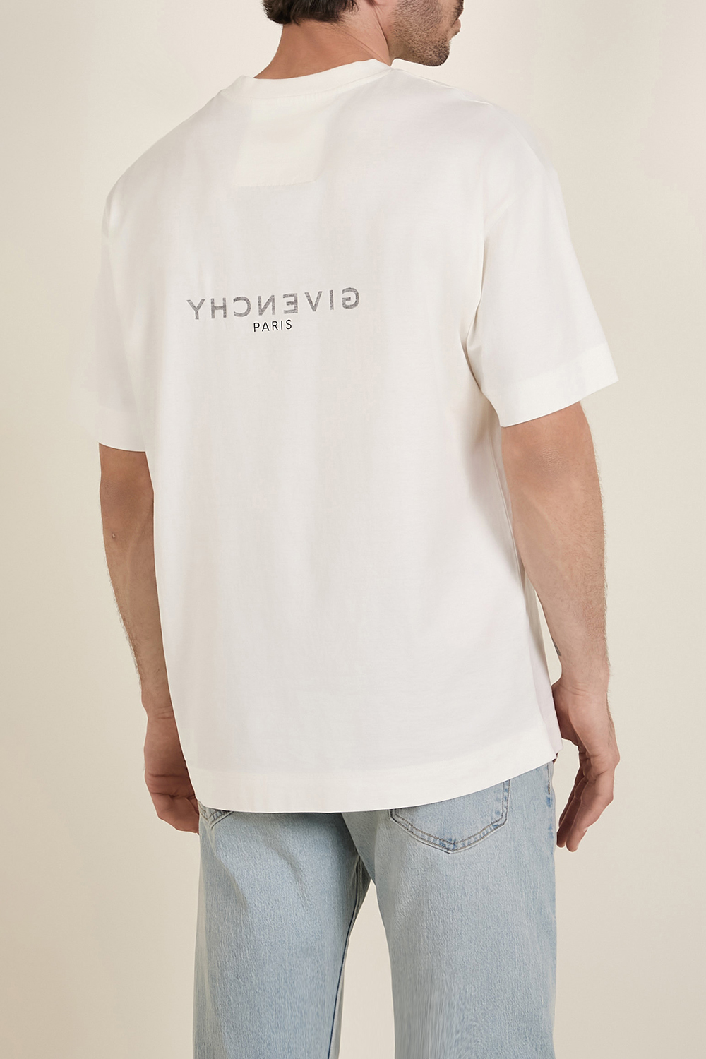 תמונת דוגמן אחורית של חולצת טי