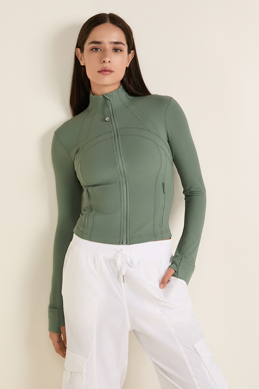 תמונת דוגמן קידמית של Define™ Cropped Jacket *Ribbed Nulu