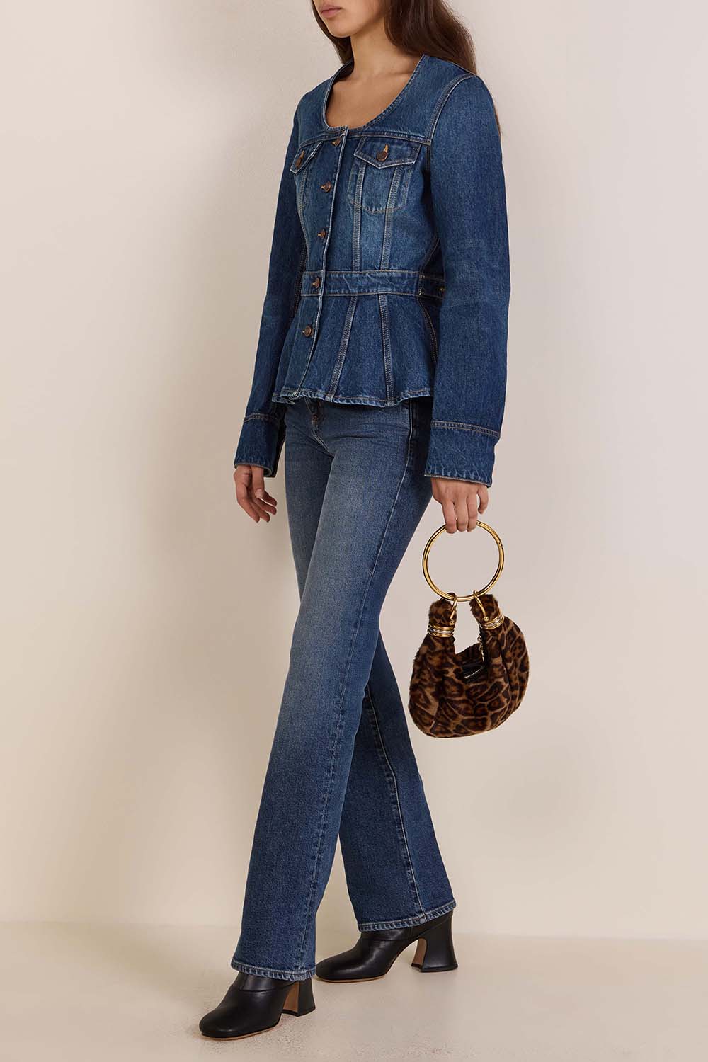 תמונת דוגמן קידמית של תיק הובו ברייסלט מיני