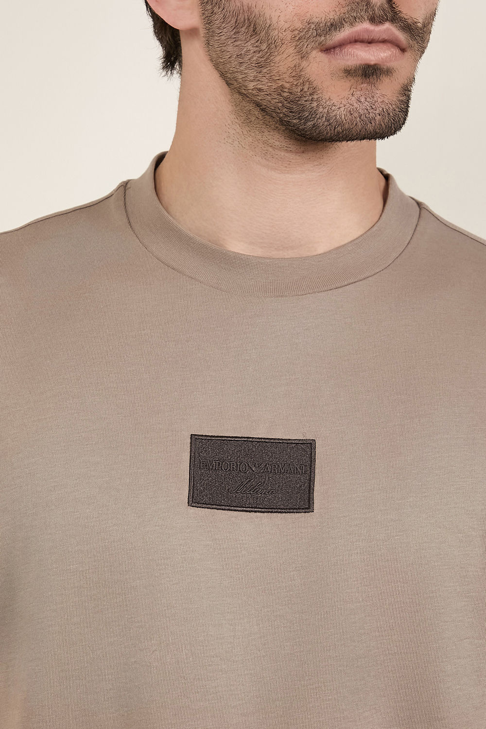 תמונת תקריב דוגמן של חולצת טי