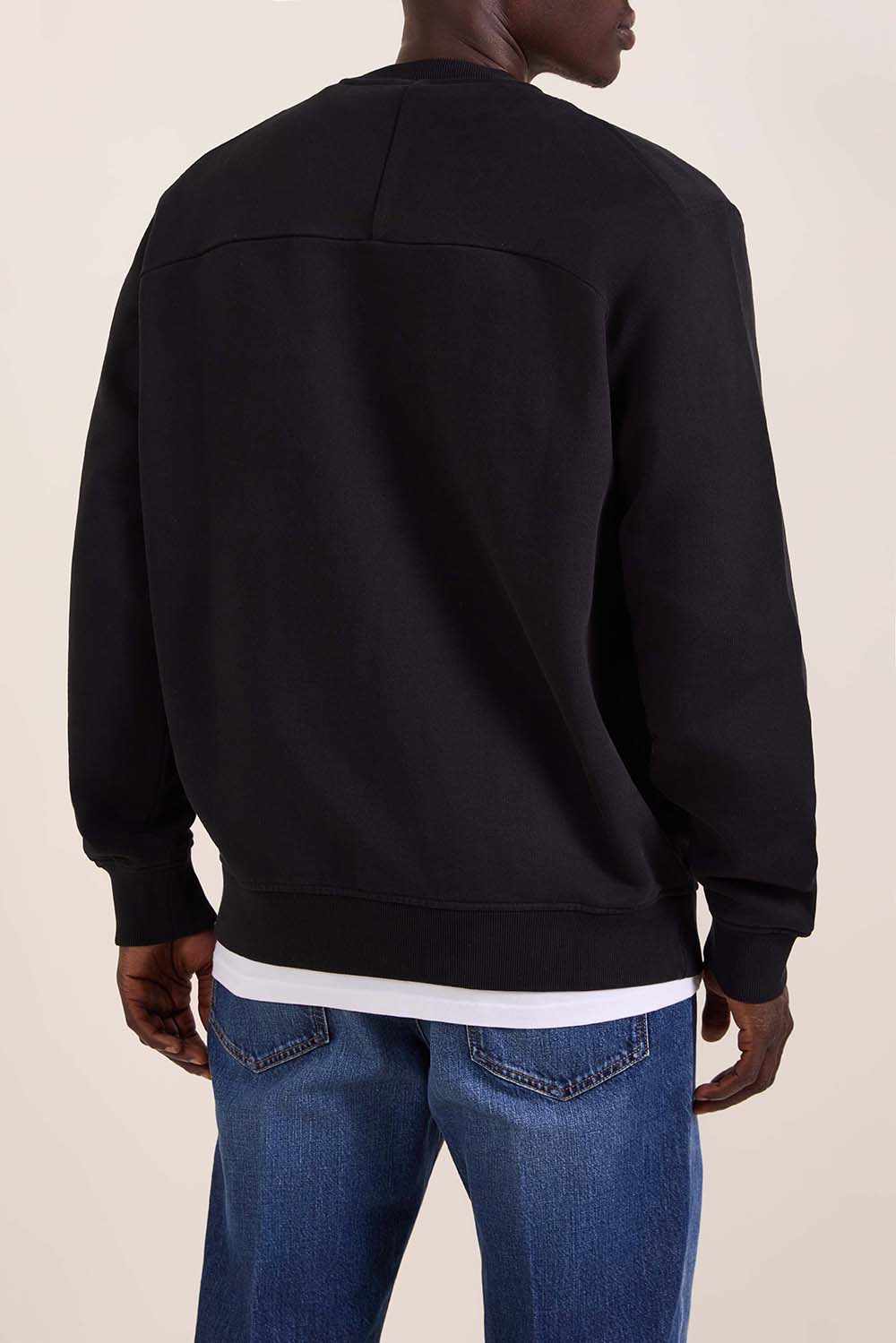 תמונת דוגמן אחורית של סווטשירט