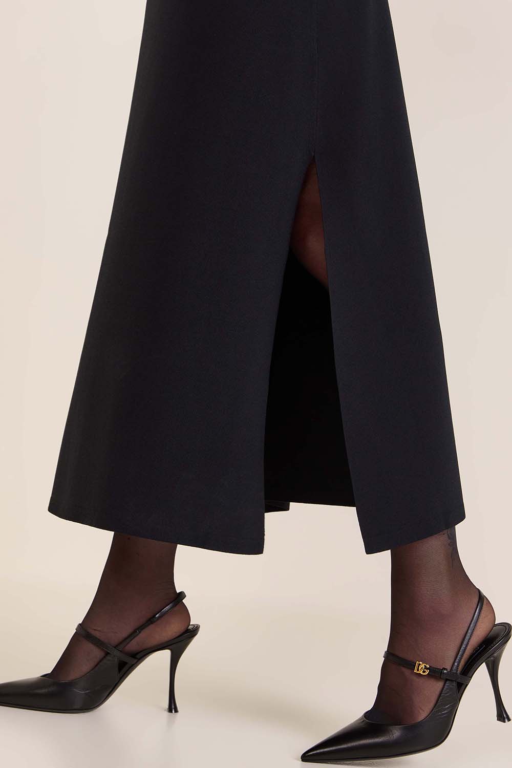 תמונת תקריב דוגמן של שמלת סריג