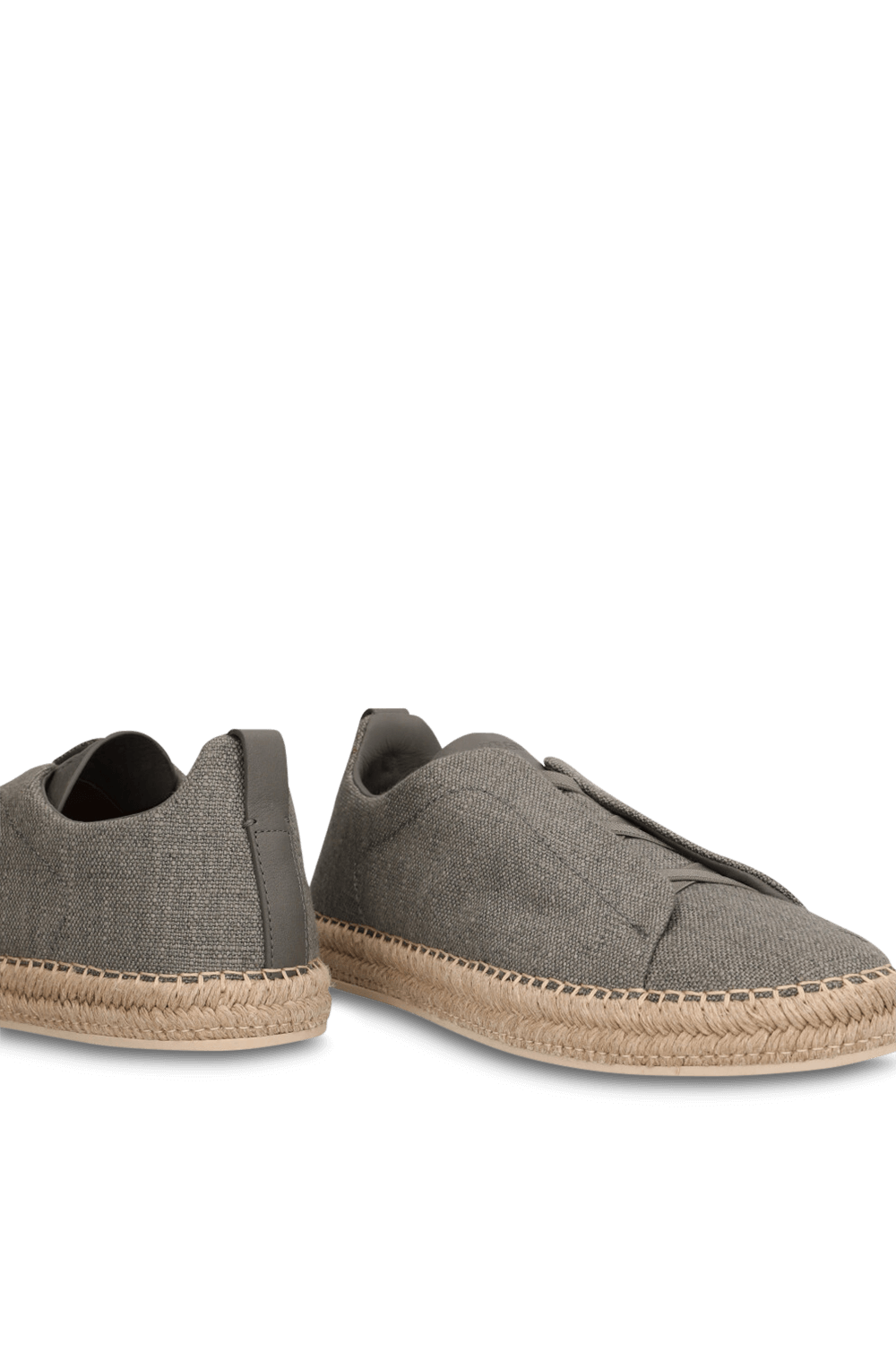 תמונת תקריב של נעלי אספדריל