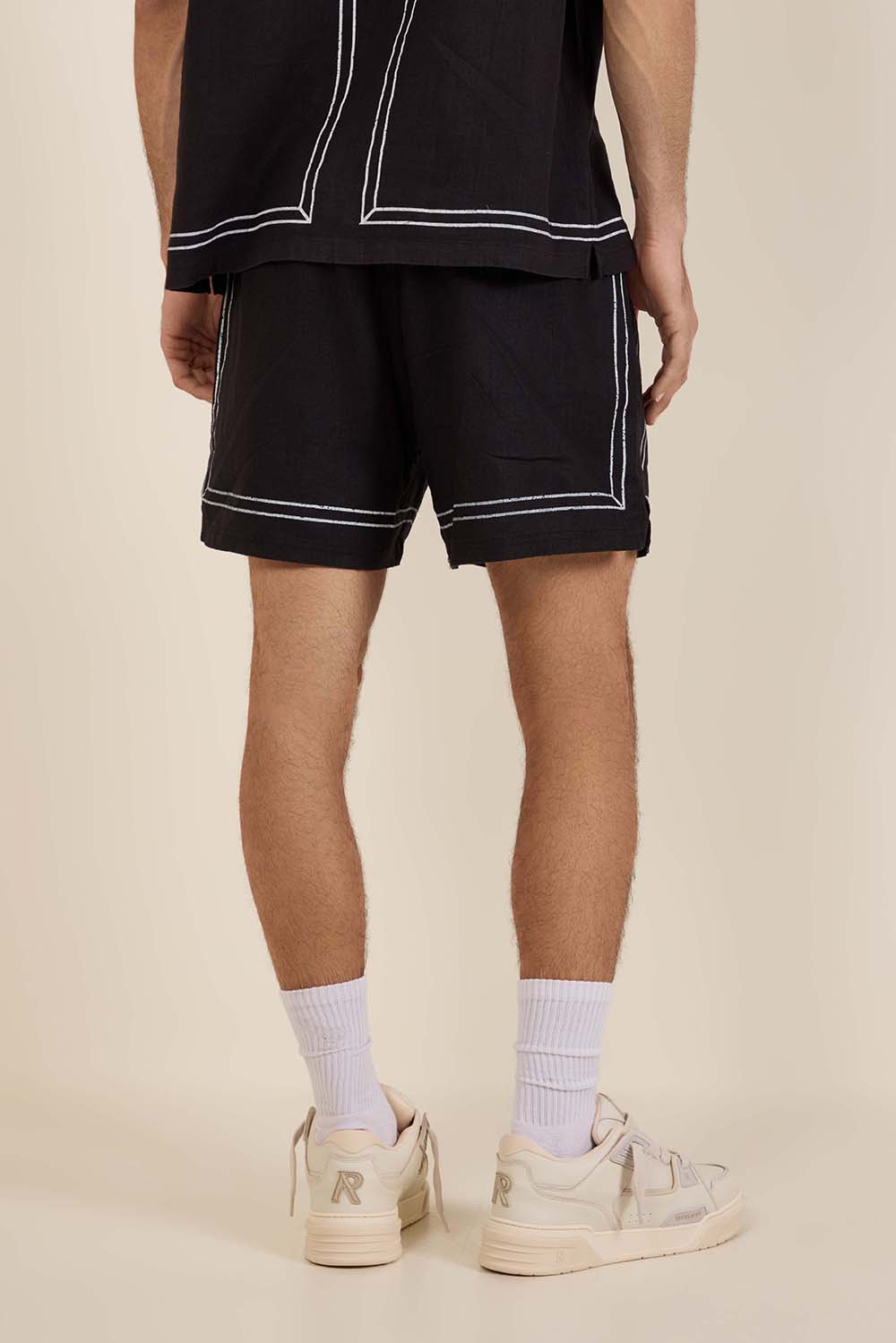 תמונת תקריב דוגמן של מכנסיים קצרים