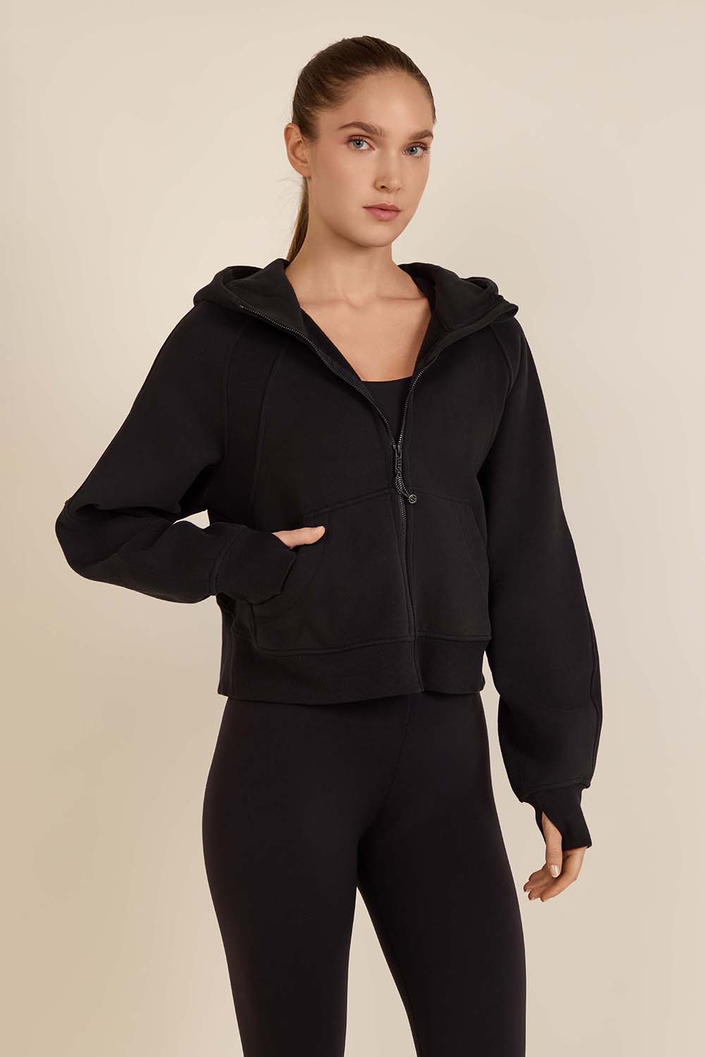 תמונת דוגמן קידמית של Scuba Oversized Full-Zip Hoodie