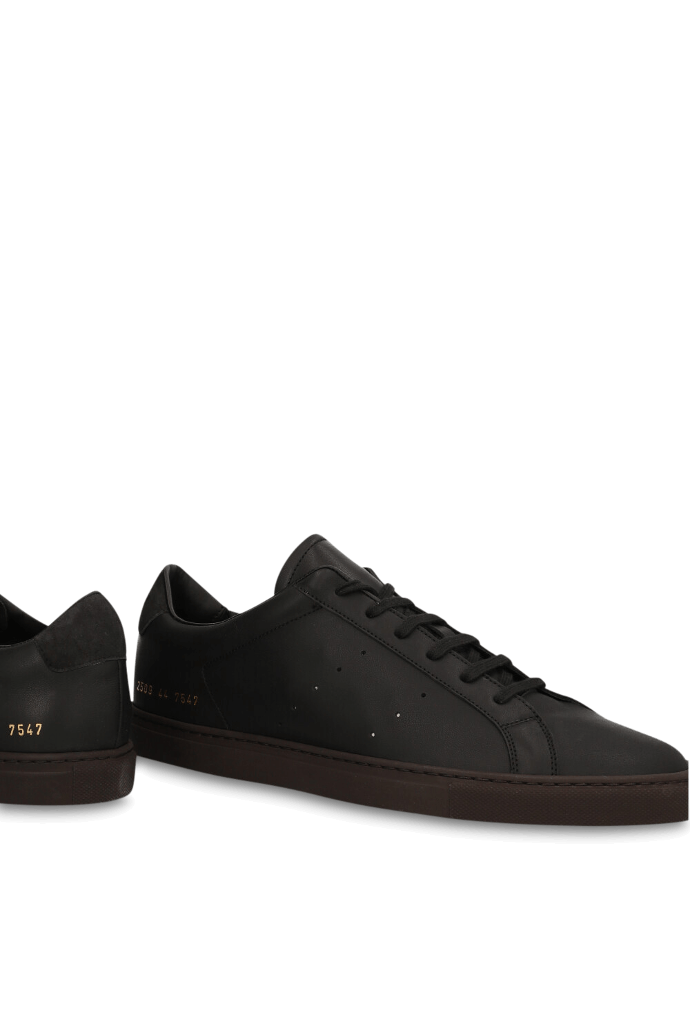 תמונת תקריב של נעלי סניקרס