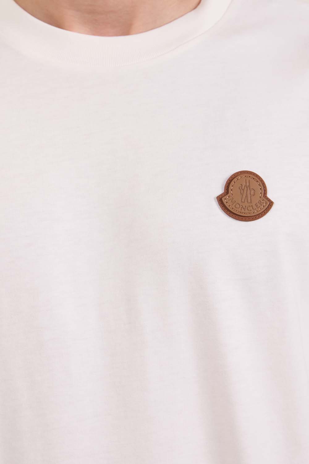 תמונת תקריב דוגמן של חולצת טי