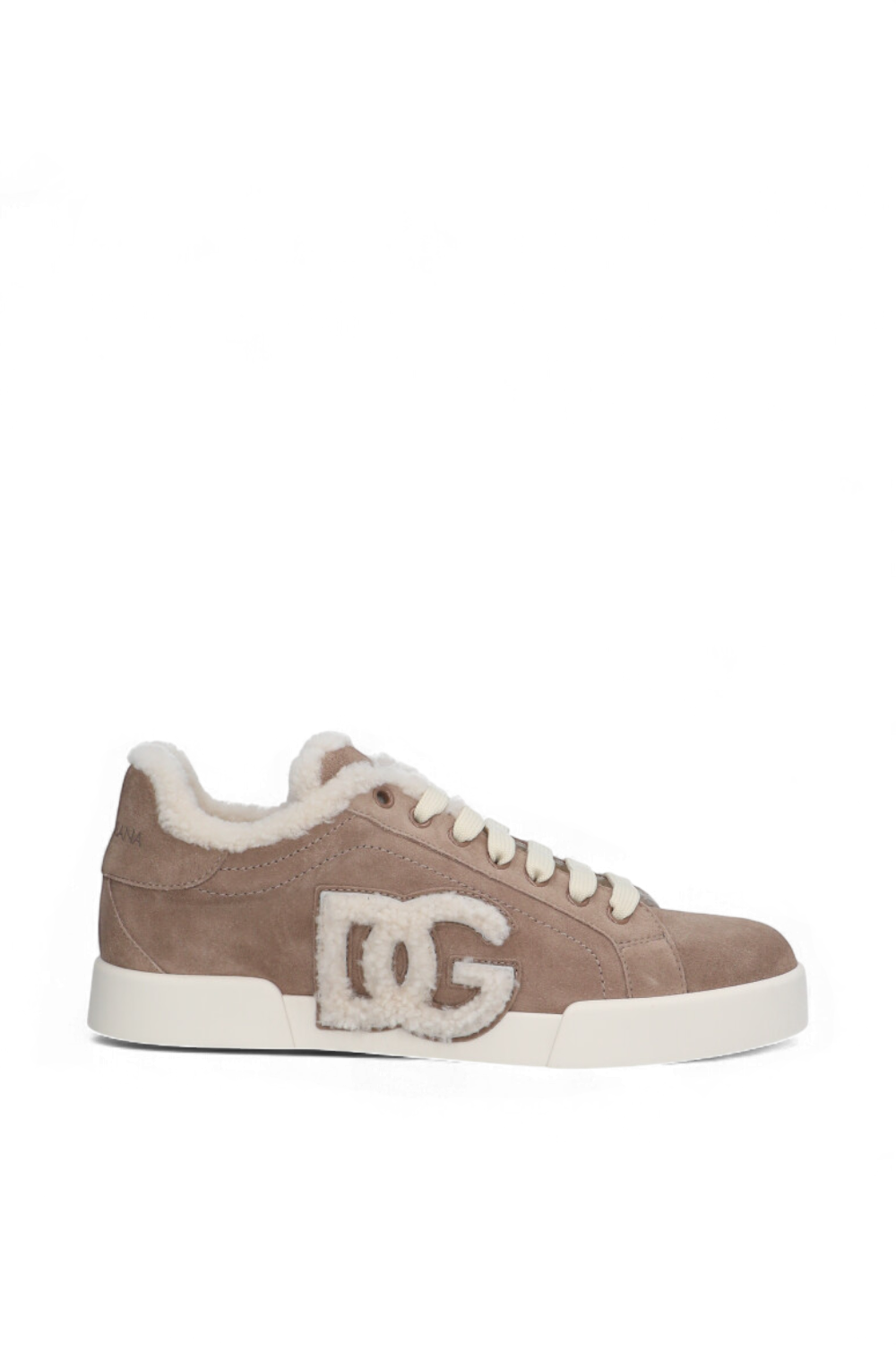 תמונה קידמית של נעלי סניקרס