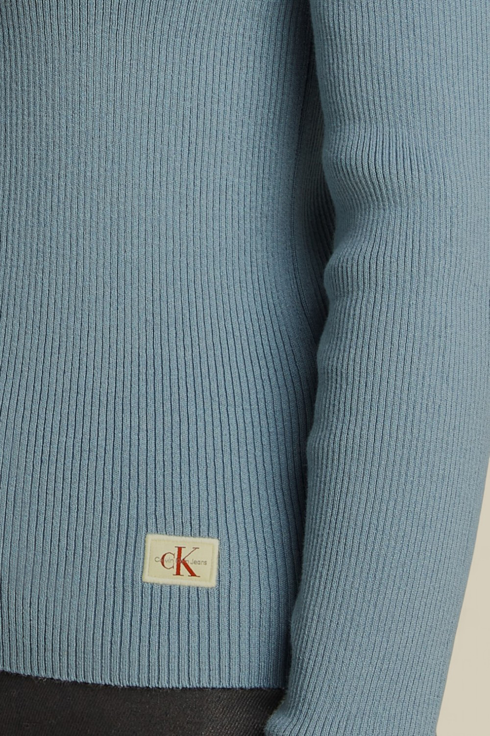 תמונת תקריב דוגמן של חולצת ריב