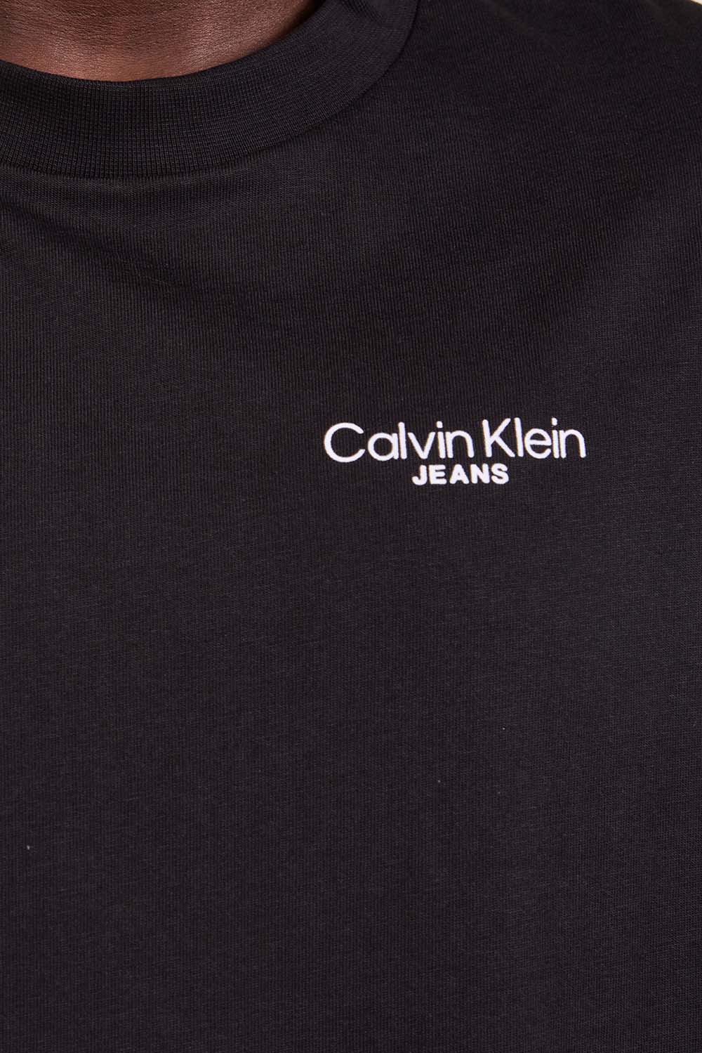 תמונת תקריב דוגמן של חולצת טי