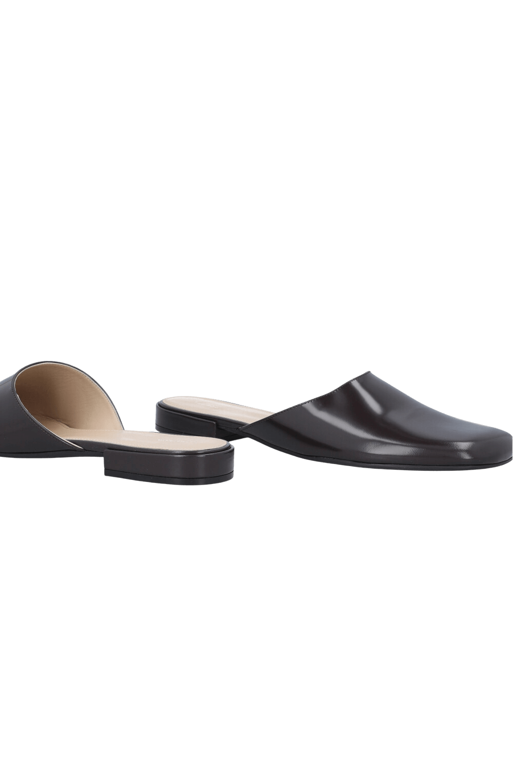 תמונת תקריב של נעלי מיולס פנלופה