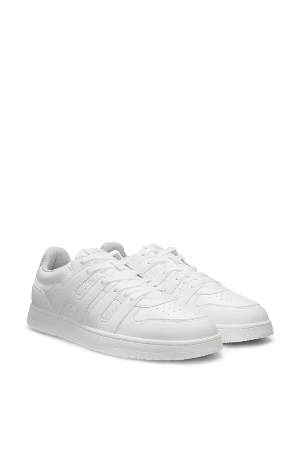 תמונת תקריב של נעלי סניקרס