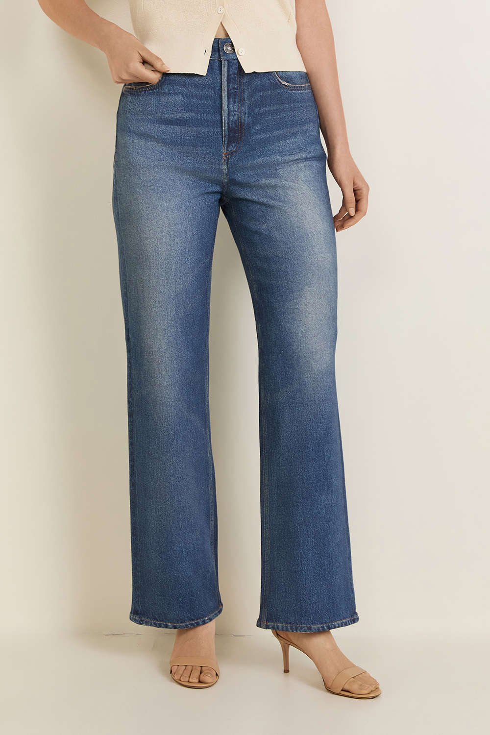 תמונת דוגמן קידמית של מכנסיים דמויי ג'ינס בגזרה ישרה