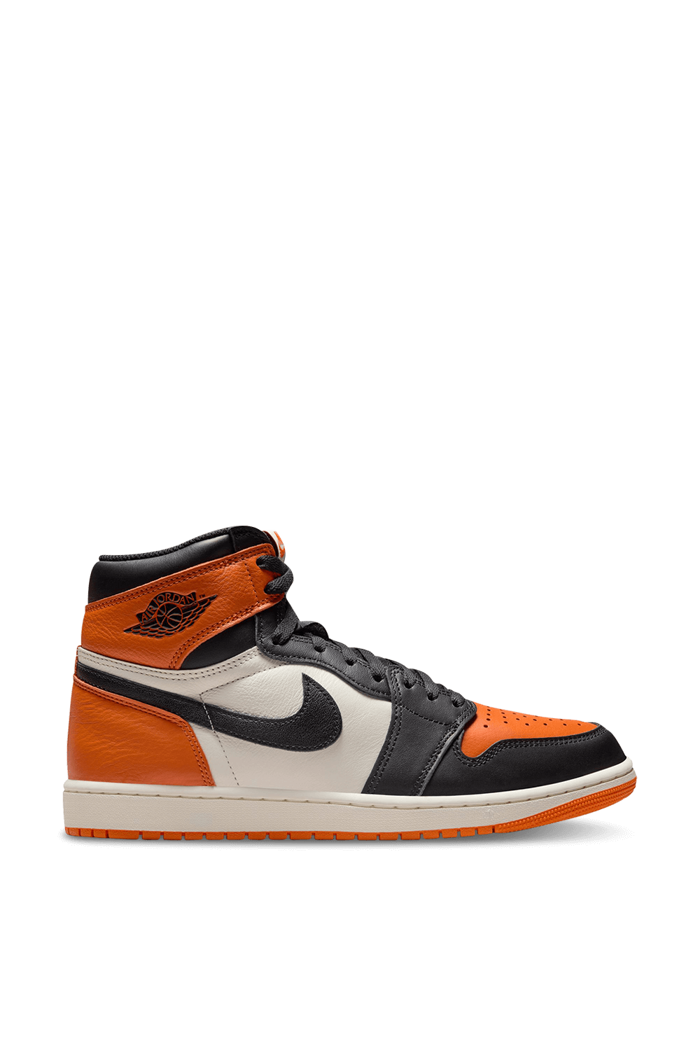 תמונה קידמית של נעלי סניקרס אייר ג'ורדן 1 רטרו