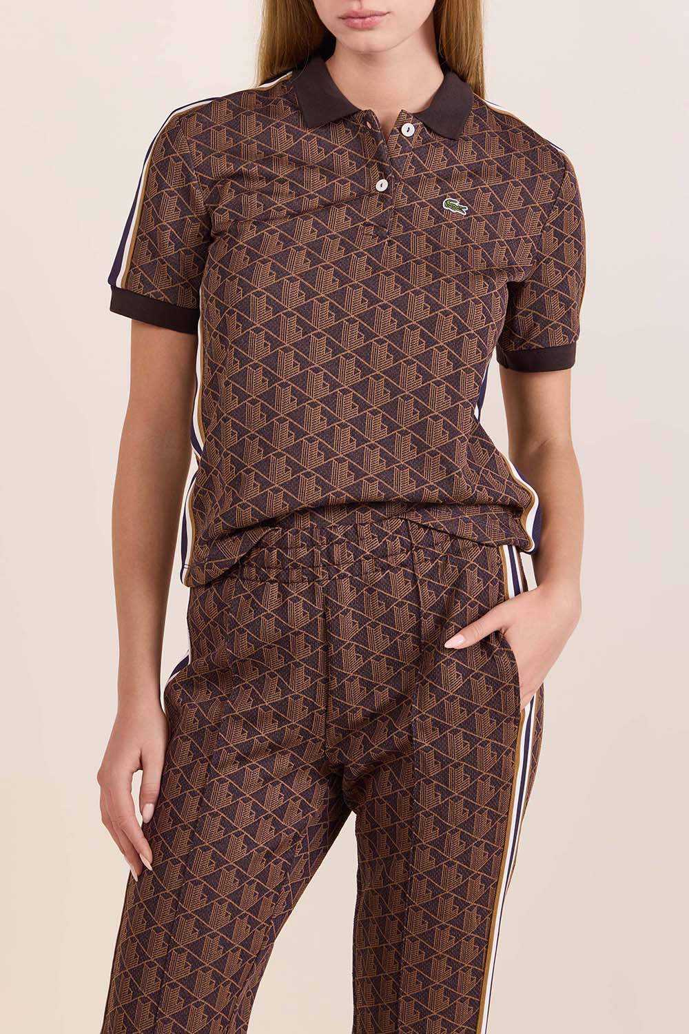 תמונת דוגמן קידמית של חולצת פולו סלים פיט