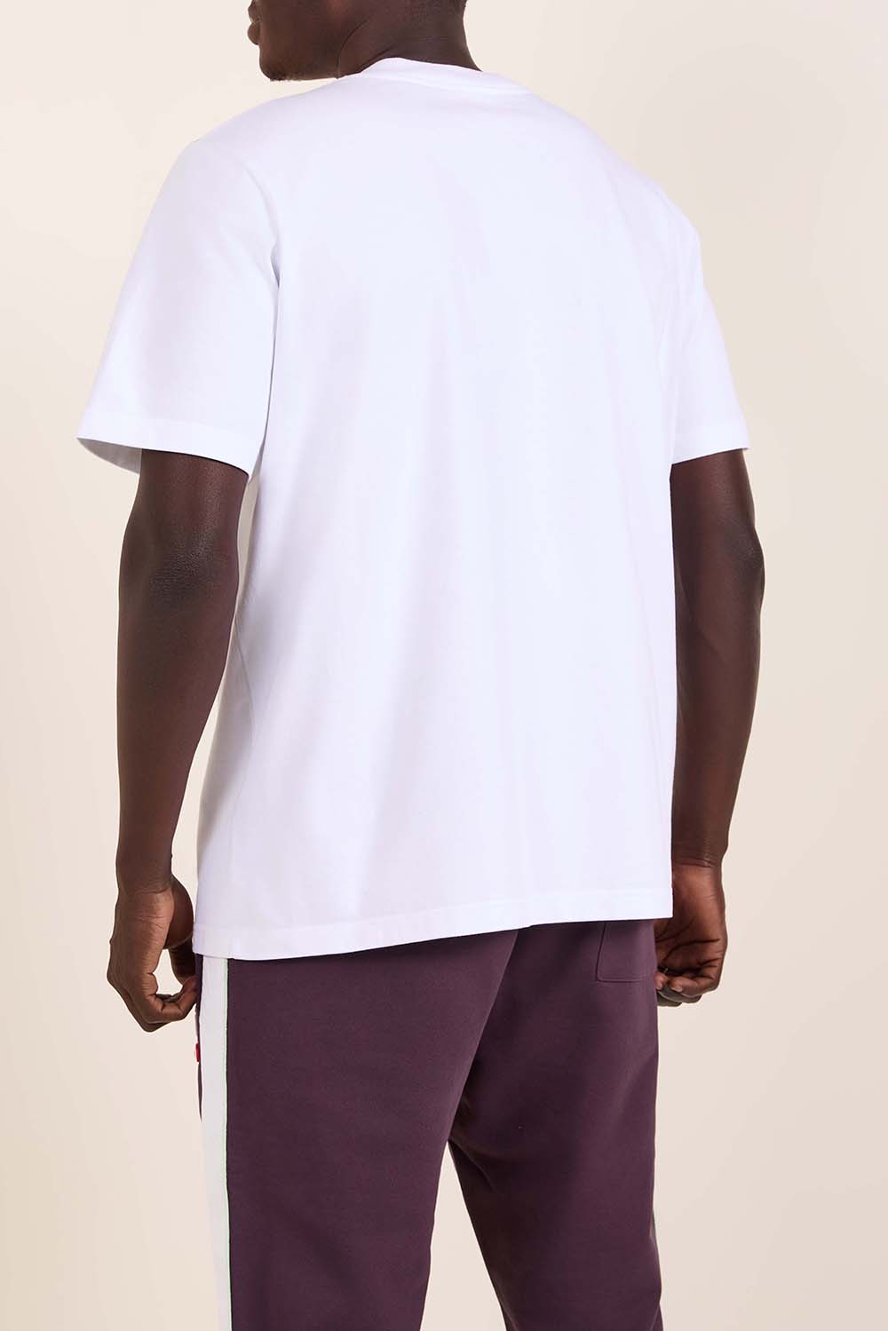 תמונת דוגמן אחורית של חולצת טי טניס קלאב