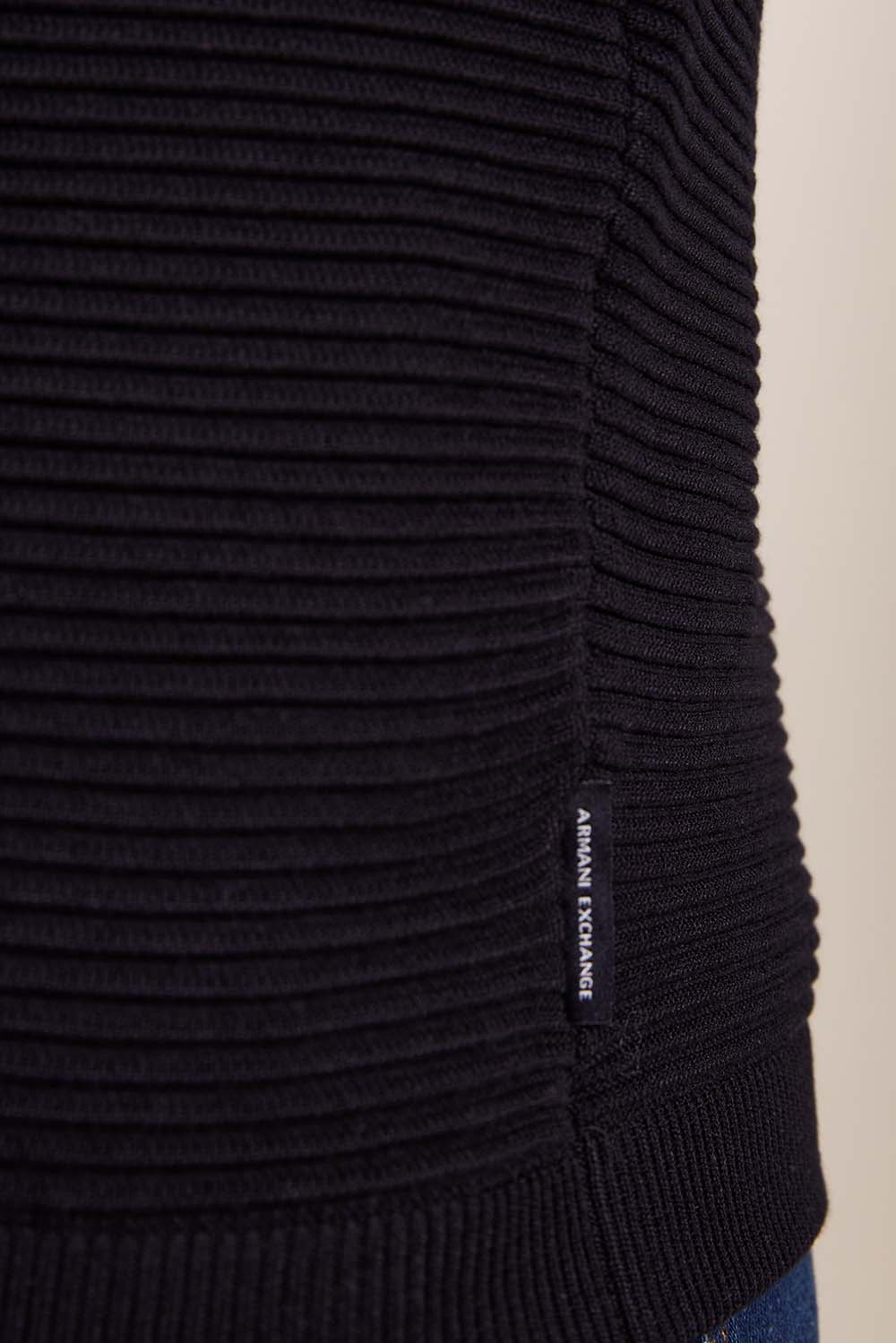 תמונת תקריב דוגמן של סוודר