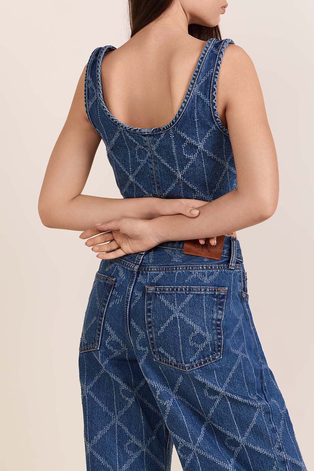 תמונת דוגמן אחורית של טופ דנים