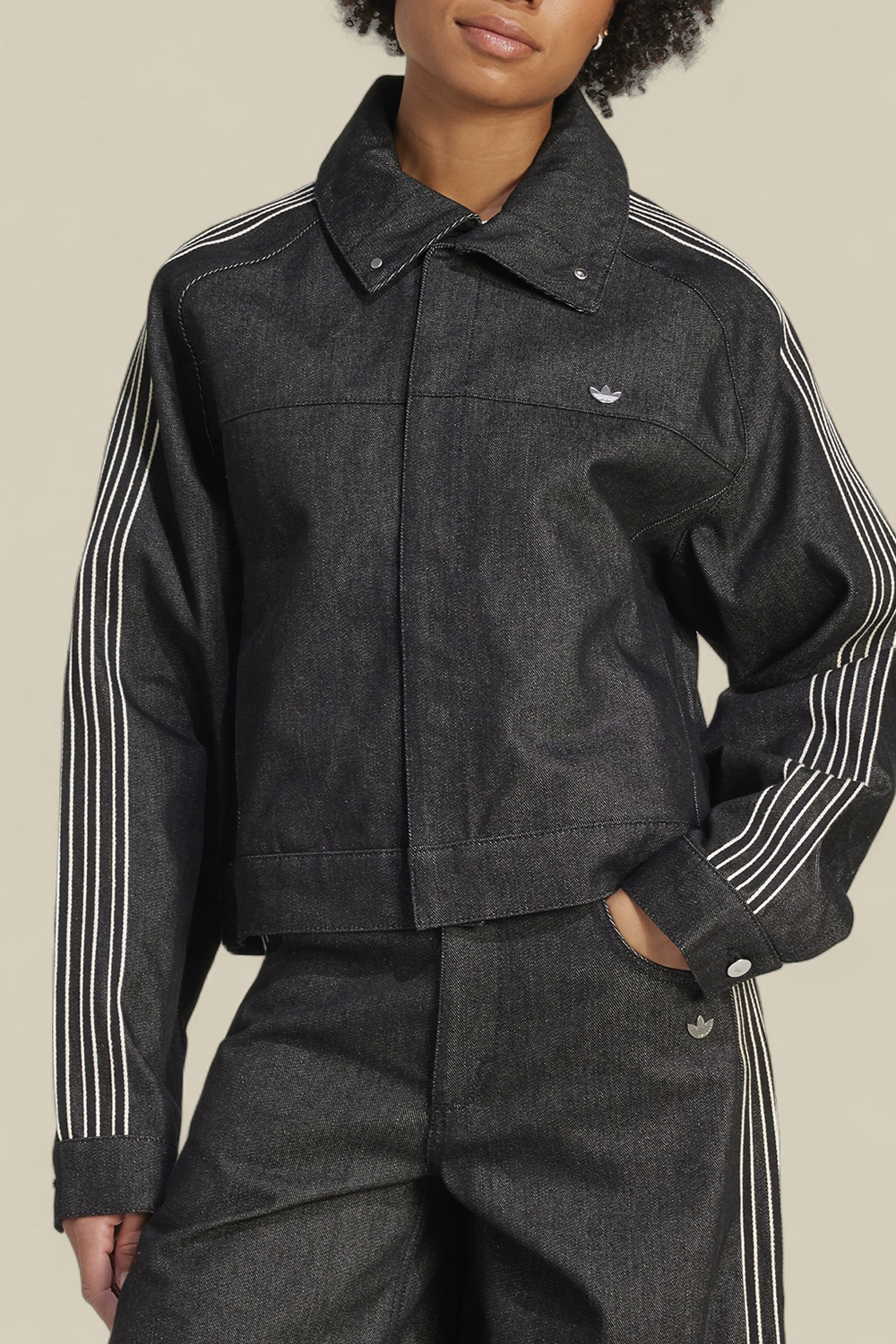 תמונת דוגמן קידמית של ז'קט ג'ינס