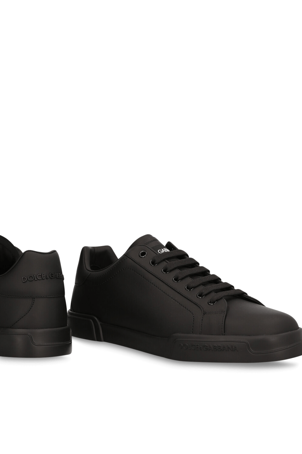 תמונת תקריב של נעלי סניקרס