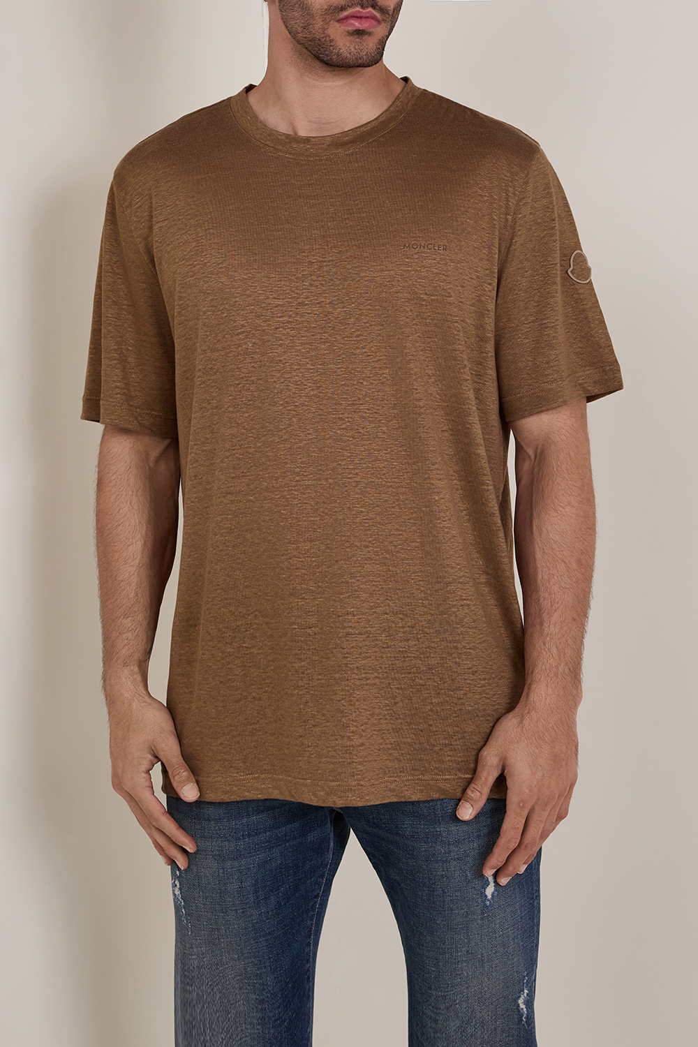 תמונת דוגמן קידמית של חולצת טי