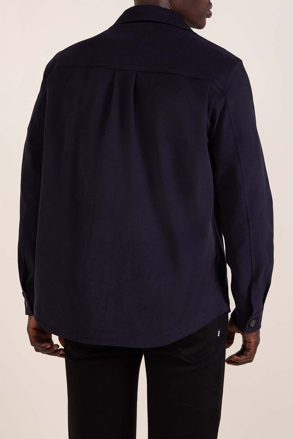 תמונת דוגמן אחורית של ז'קט כפתורים