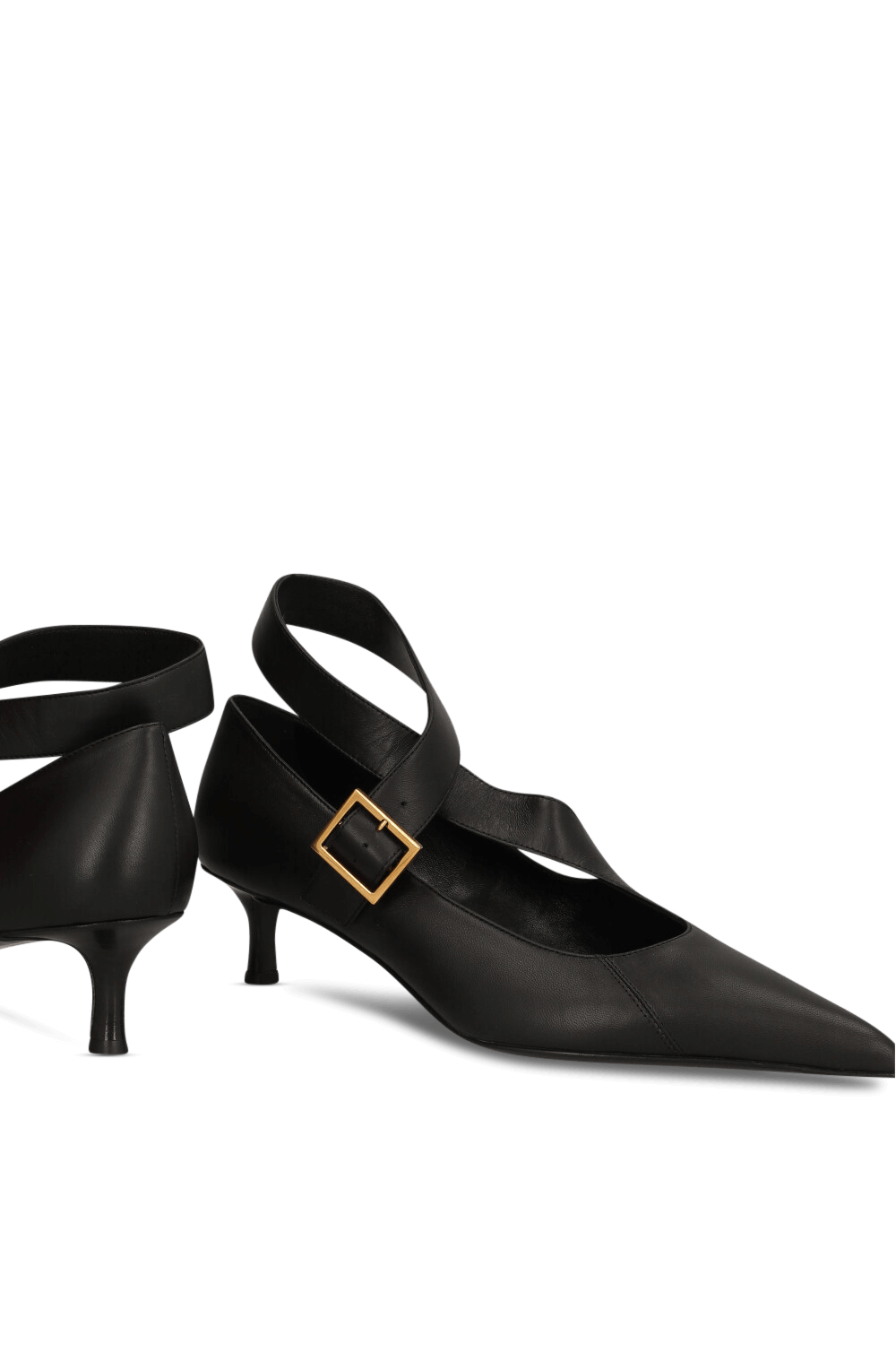 תמונת תקריב של נעלי עקב