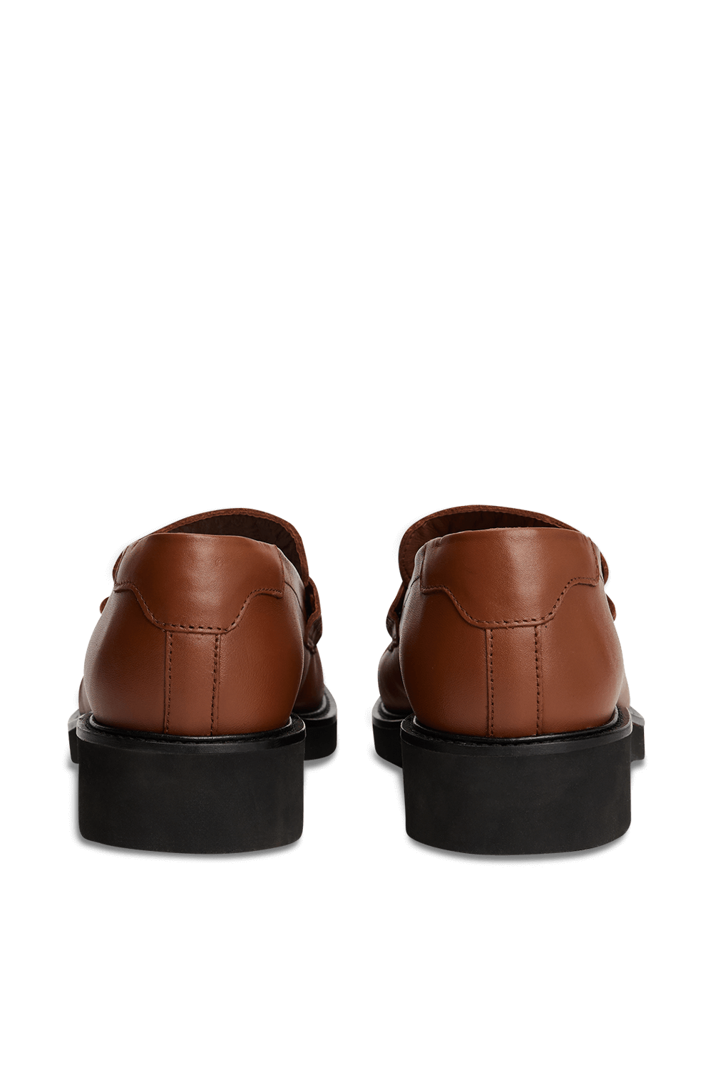 תמונת תקריב של נעלי מוקסינים