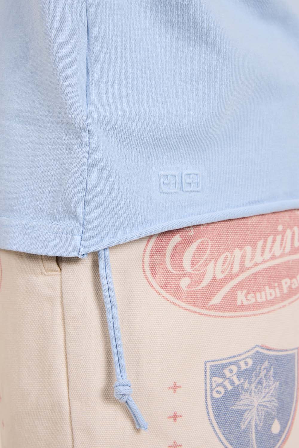 תמונת דוגמן אחורית של חולצת טי