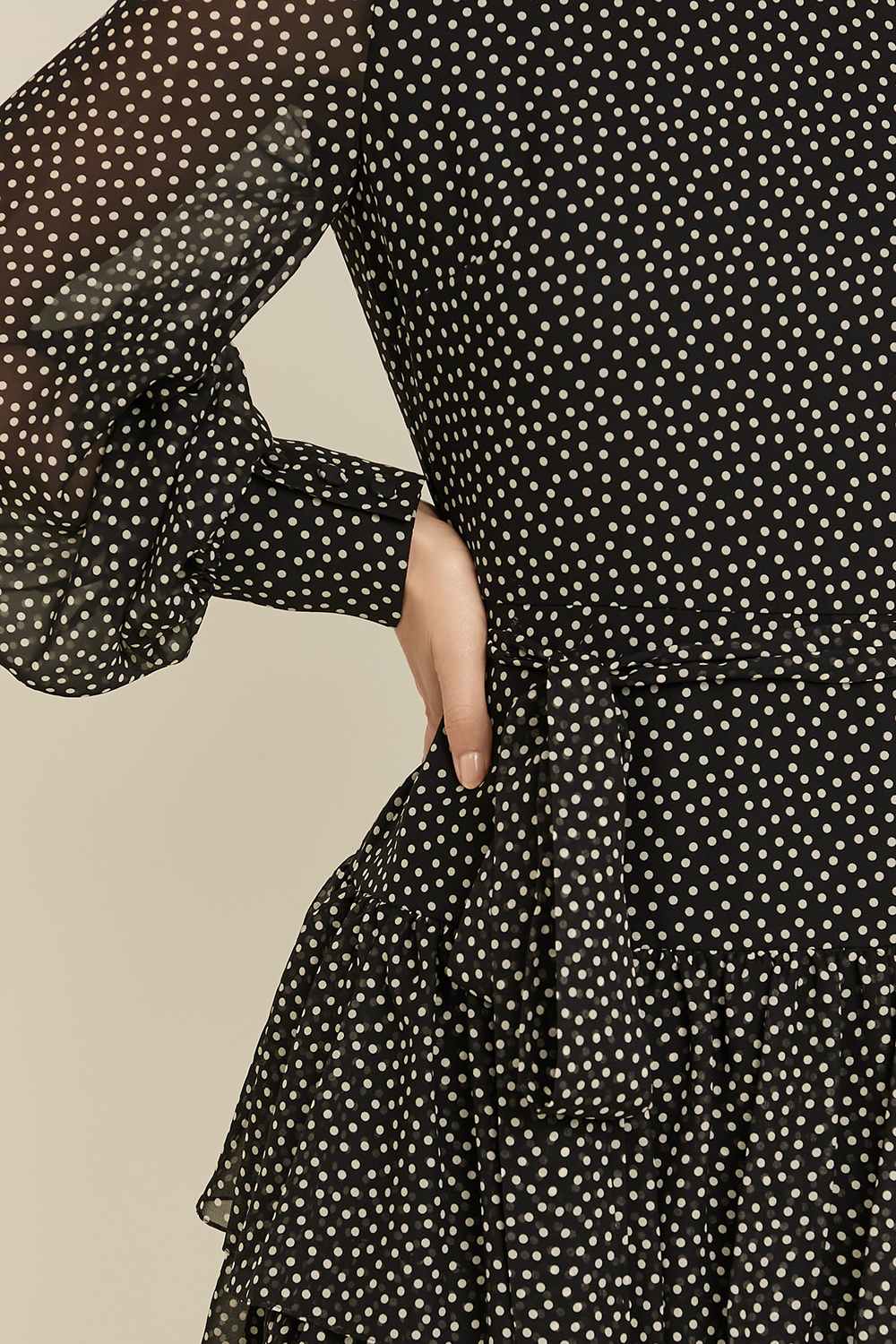 תמונת תקריב דוגמן של שמלה