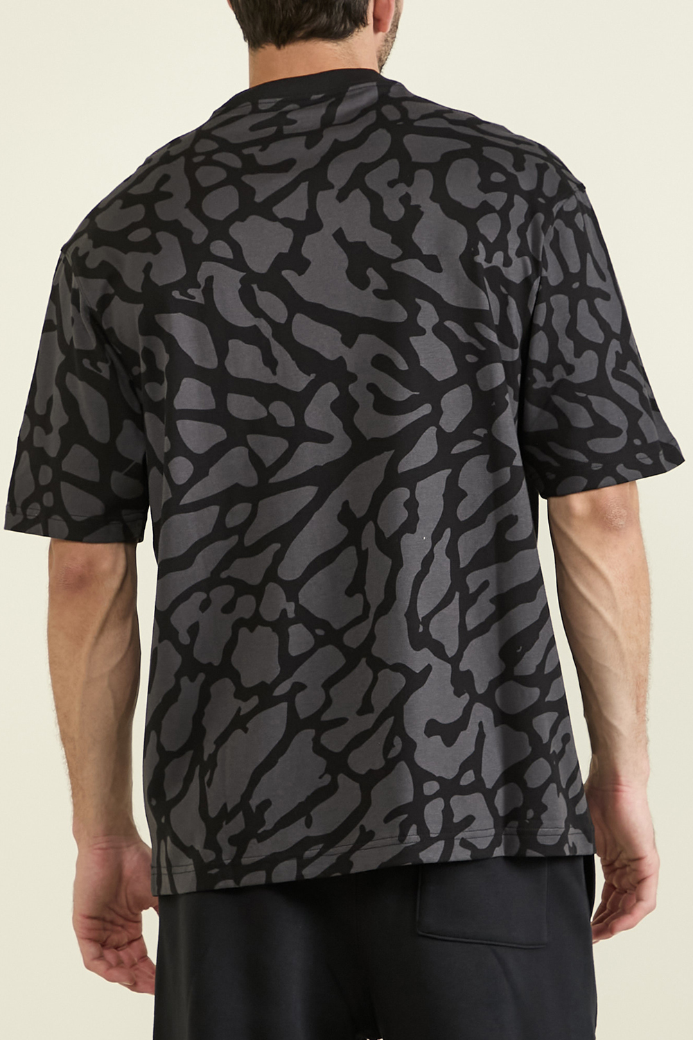 תמונת דוגמן אחורית של חולצת טי פריז סן ז'רמן